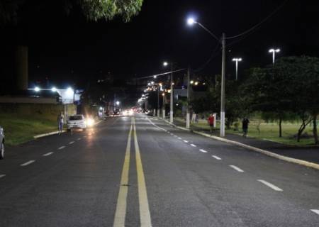 Prefeitura inicia troca de lmpadas na  avenida Maria Fernandes Cavalari 