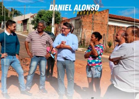 Prefeito Daniel Alonso inicia interligao do Liliana Gonzaga e Santa Antonieta. Trs ruas de terra 