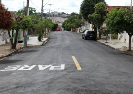 Prefeitura finaliza nesta sexta o recapeamento da rua Manoel Cndido no bairro Vila Altaneira