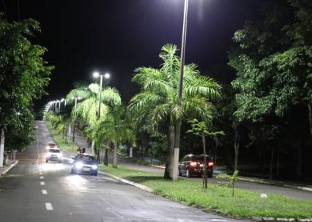 Prefeitura termina troca de iluminao na avenida Maria Fernandes Cavalari e rua das Roseiras