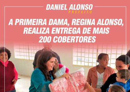 A PRIMEIRA DAMA, REGINA ALONSO, REALIZA ENTREGA DE MAIS 200 COBERTORES 