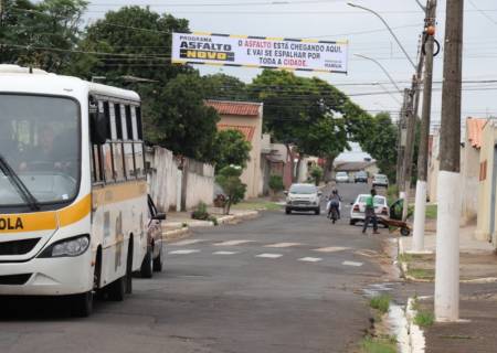 PROGRAMA ASFALTO NOVO Prefeito Daniel Alonso inicia pavimentao da rua Fernando Amorim