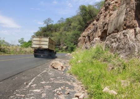Prefeitura detecta situao grave na serra de Avencas e pede mximo de cuidado aos motoristas